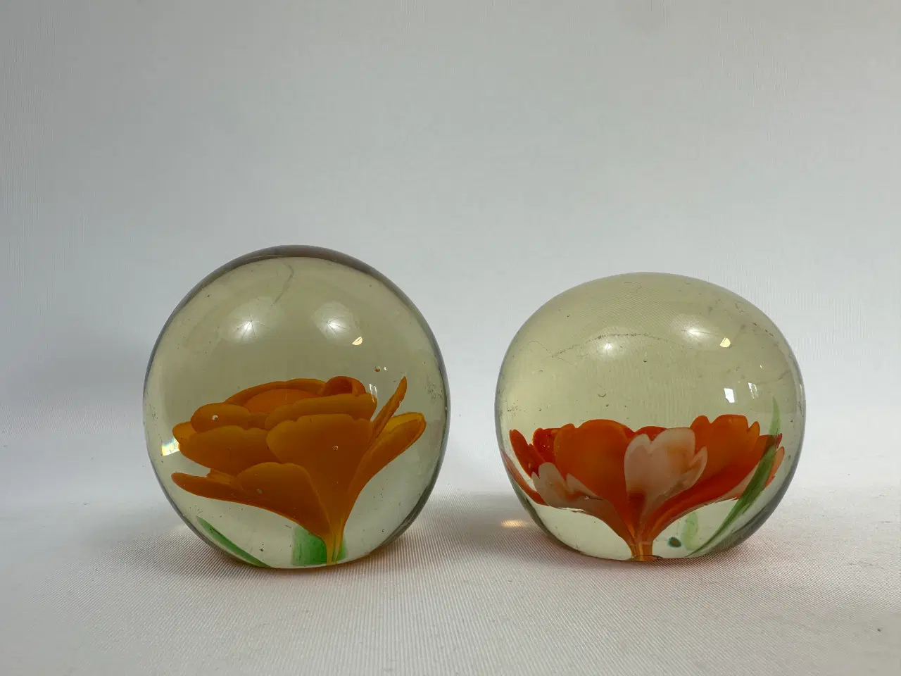 Billede 2 - 2 stk. ældre brevpressere / glaskunst 