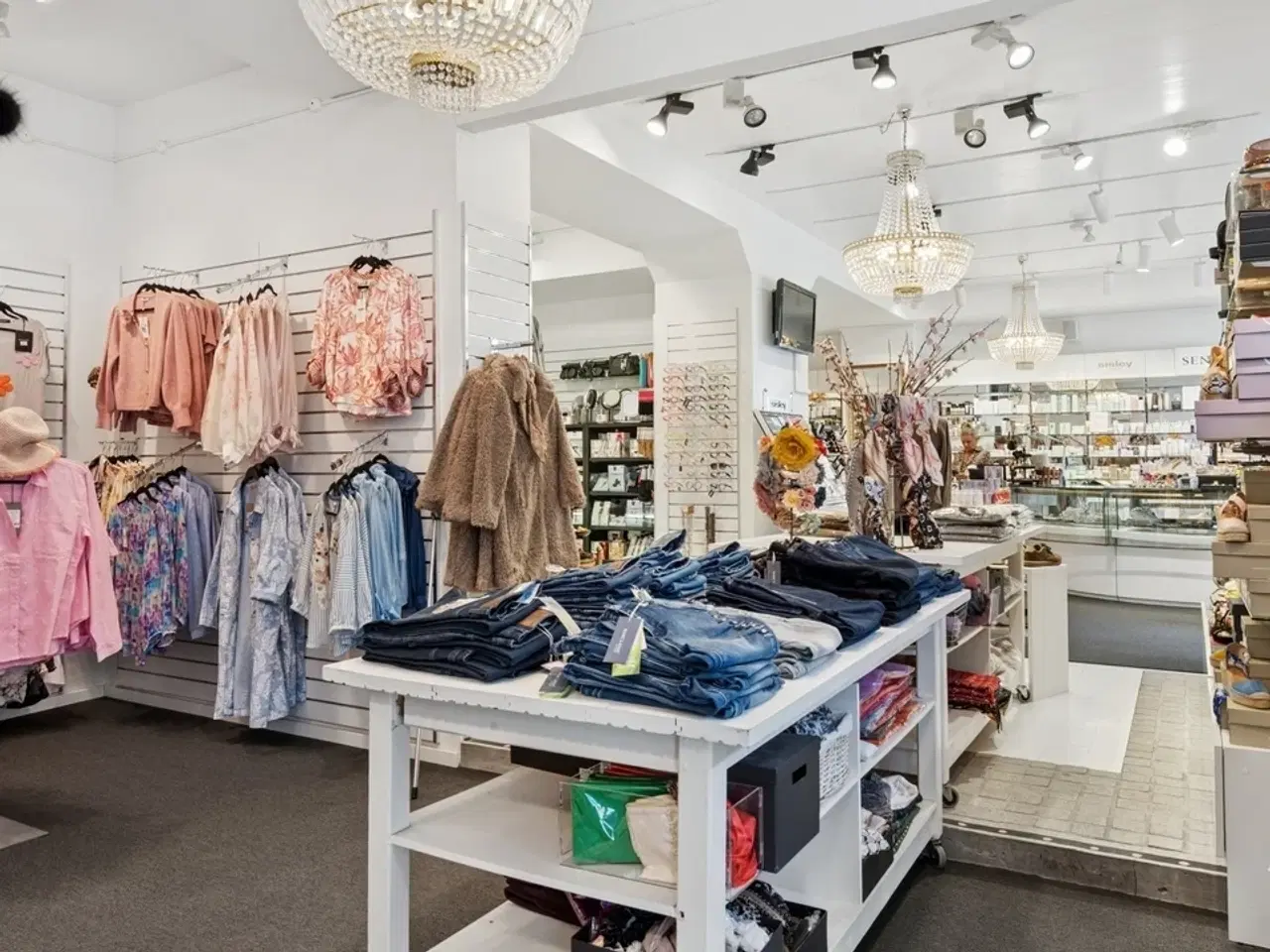 Billede 7 - Optimal eksponering midt på Jægersborg Allé