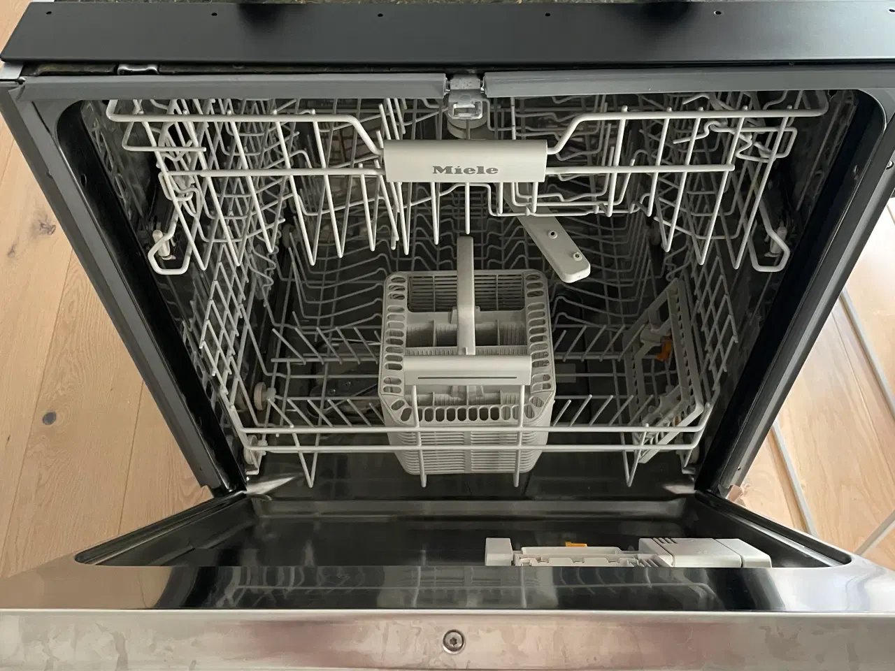 Billede 2 - Miele opvaskemaskine brugt 2 år. 