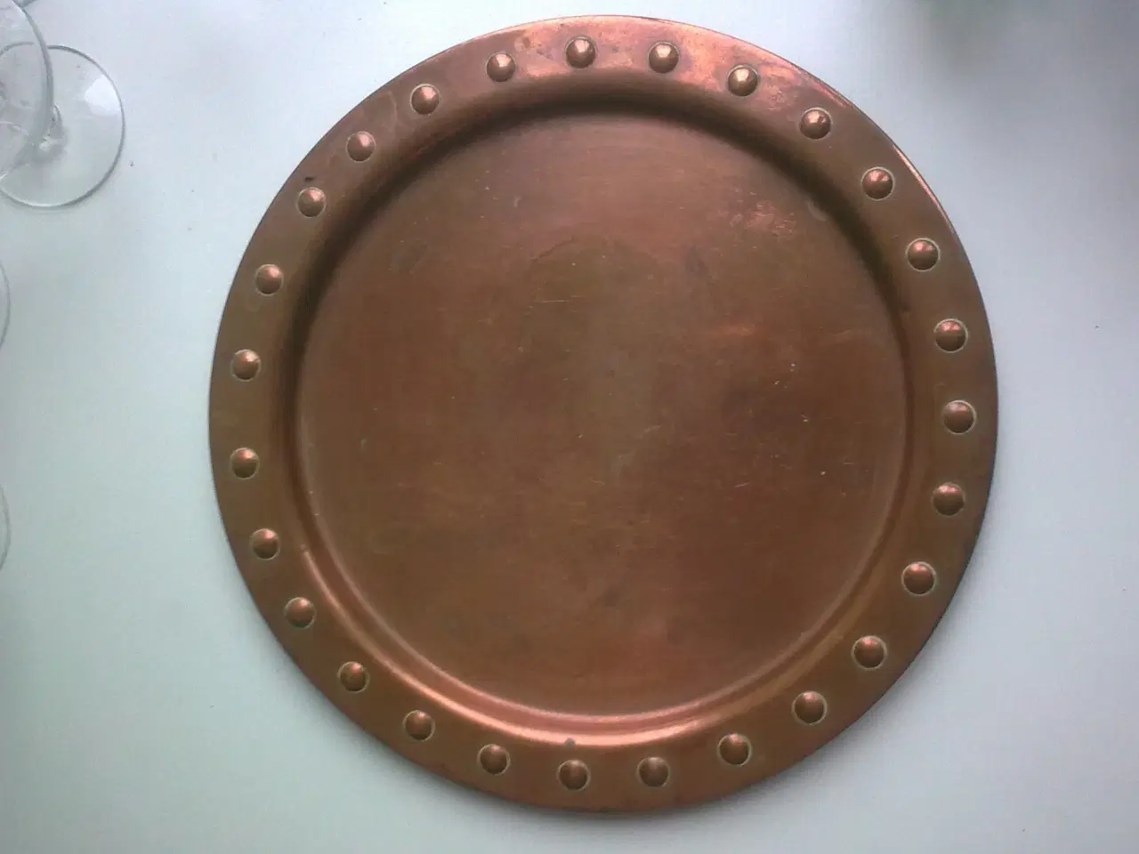 Billede 1 - Viking skjold bakke med nitter Kobber/messing?
