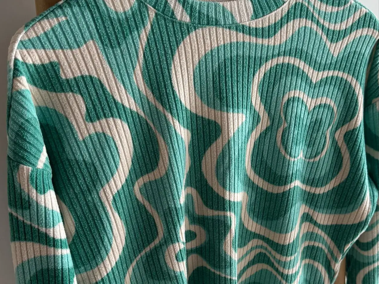 Billede 2 - H&M boxy trøje, str. 146-152