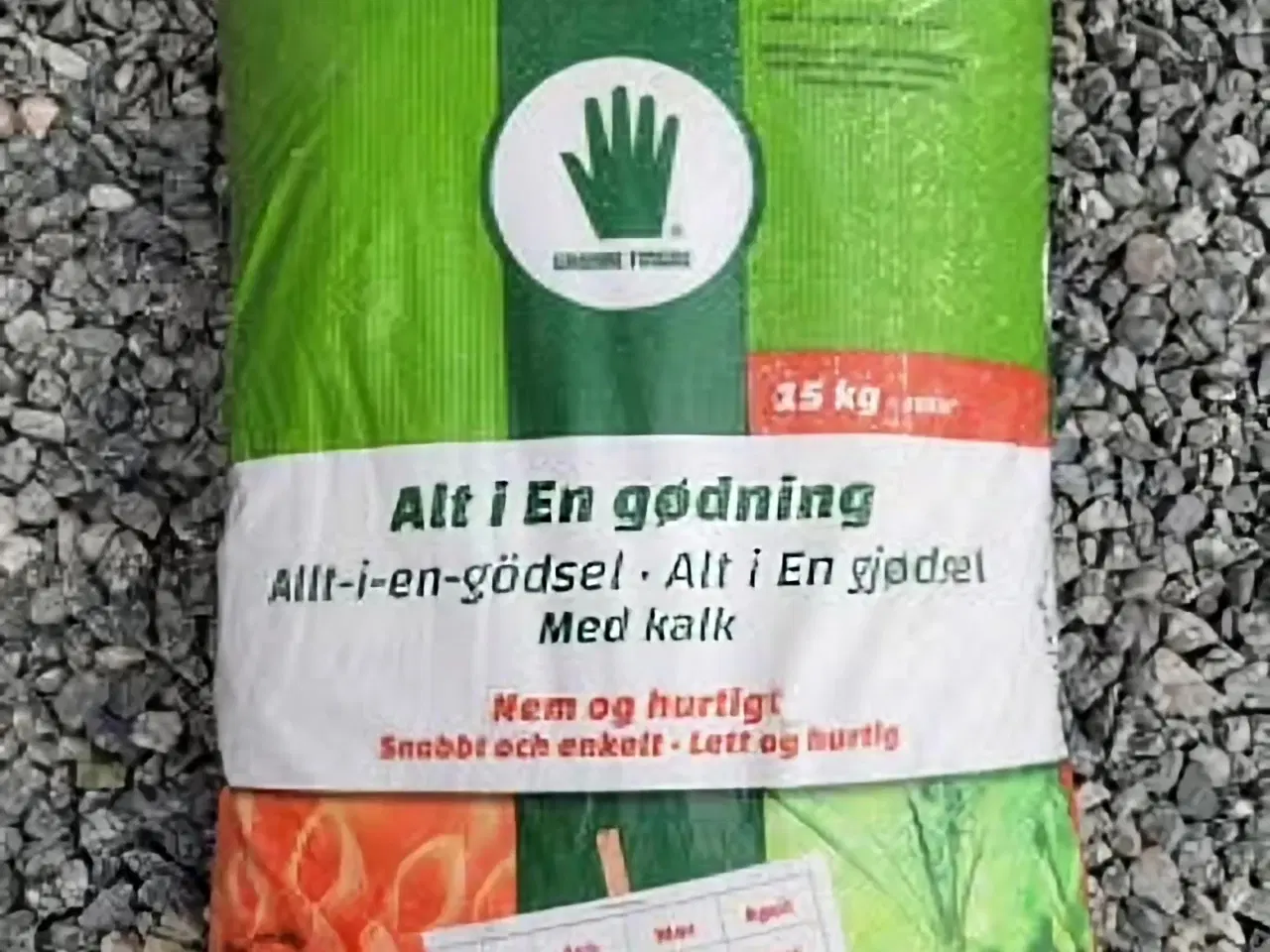 Billede 1 - Alt i en gødning 2x15 kg.