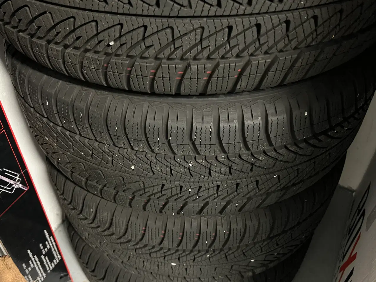 Billede 2 - Vinterdæk 225/50R17 98V