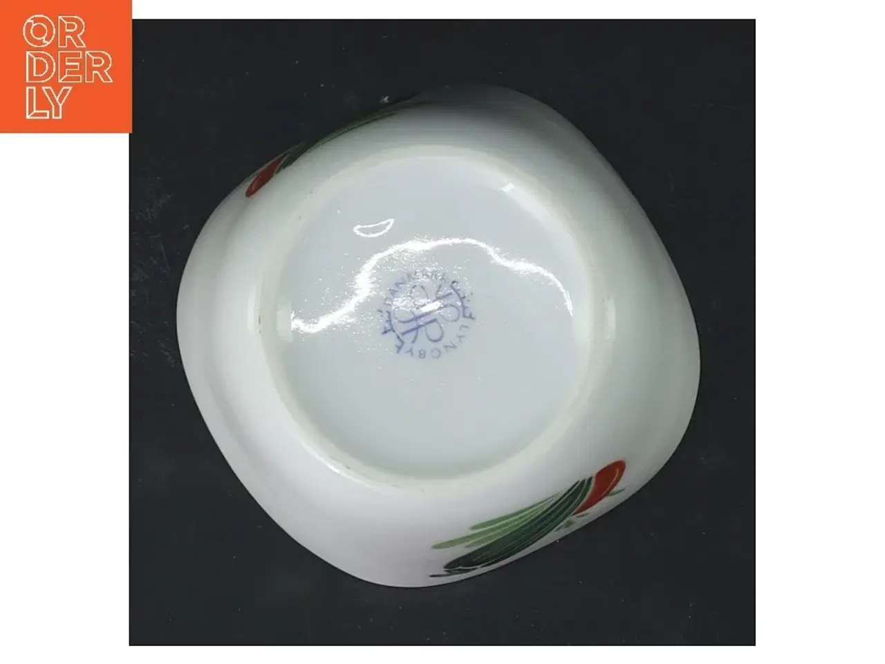 Billede 3 - Porcelæns skål med grøntsagsmotiv fra Lyngby (str. 10,5 cm)