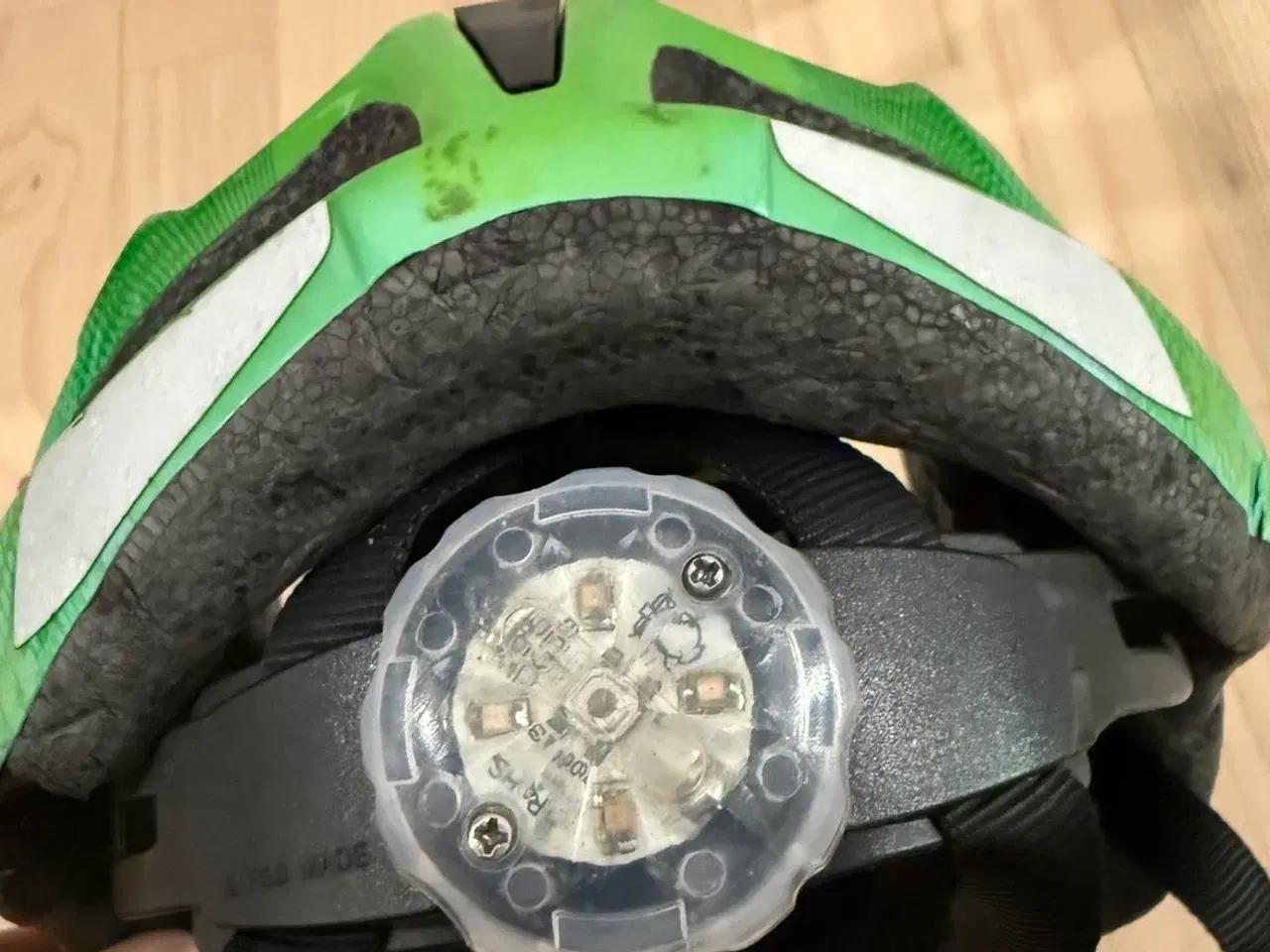 Billede 4 - ABUS cykelhjelm med lys 