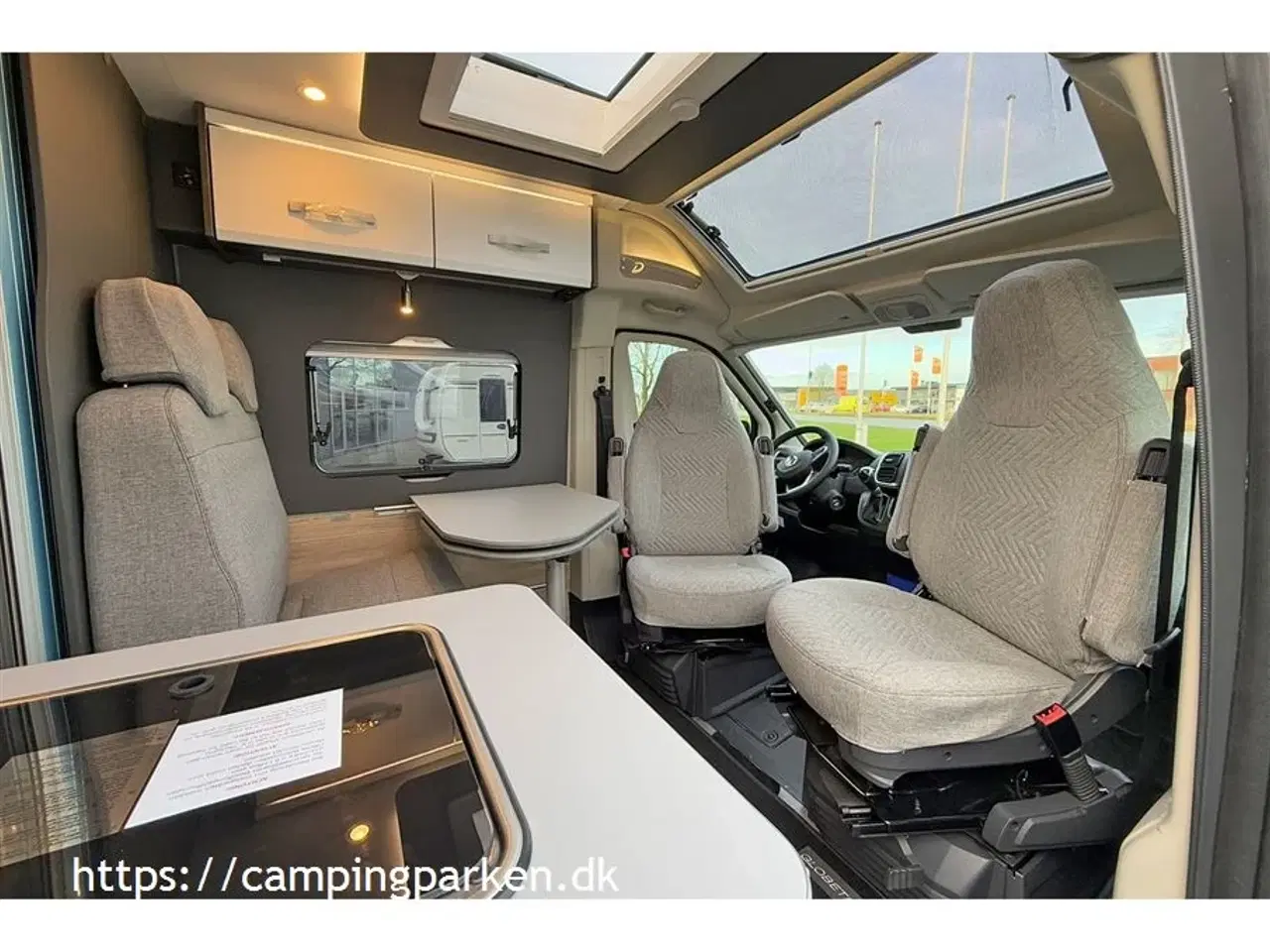 Billede 4 - 2024 - Dethleffs Globetrail CVD 600DR Advantage   Smart Dethleffs camper van under 6 meter med dobbeltseng og automatgear