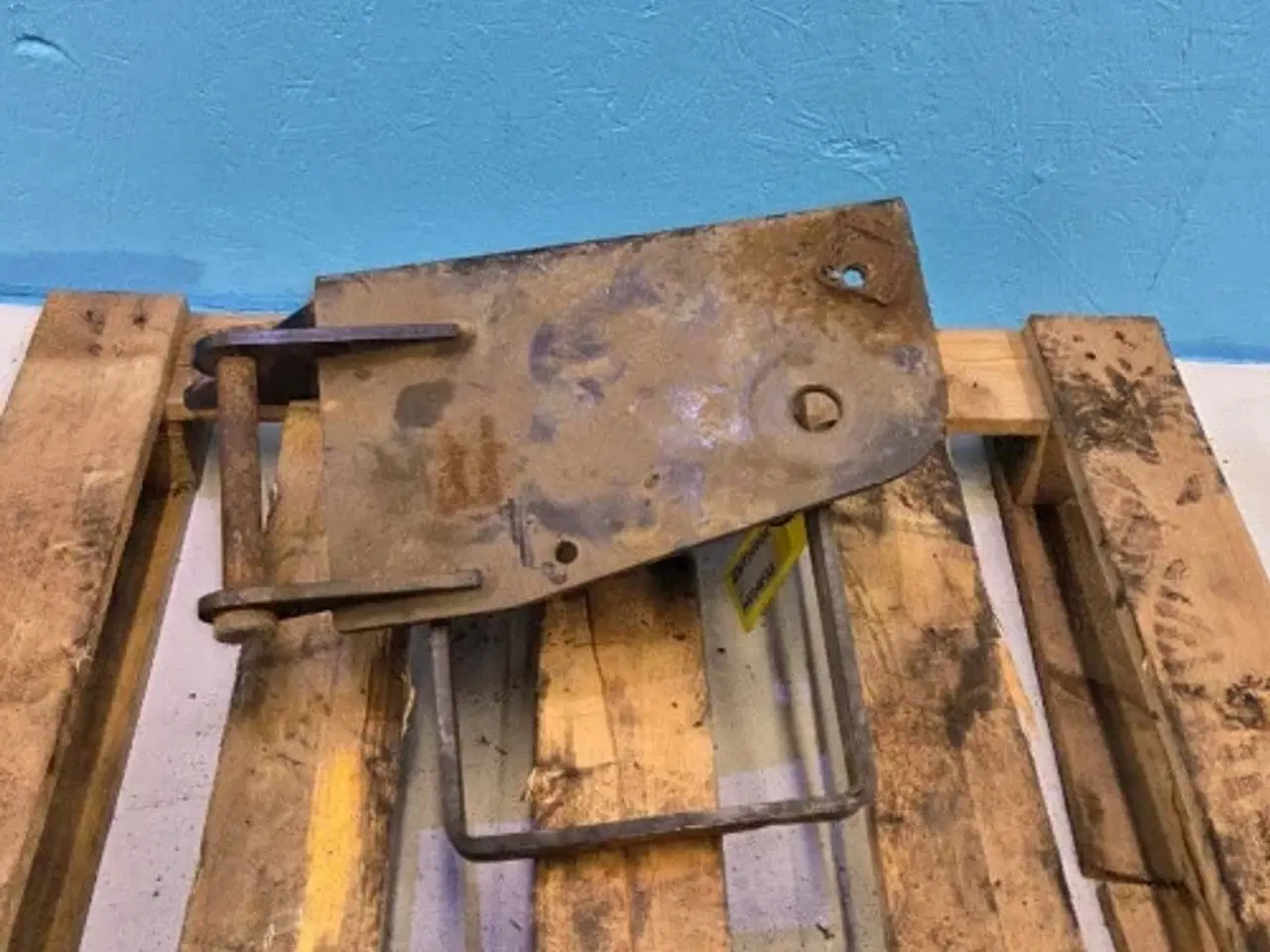 Billede 6 - New Holland TM165 Beslag R.  82018505