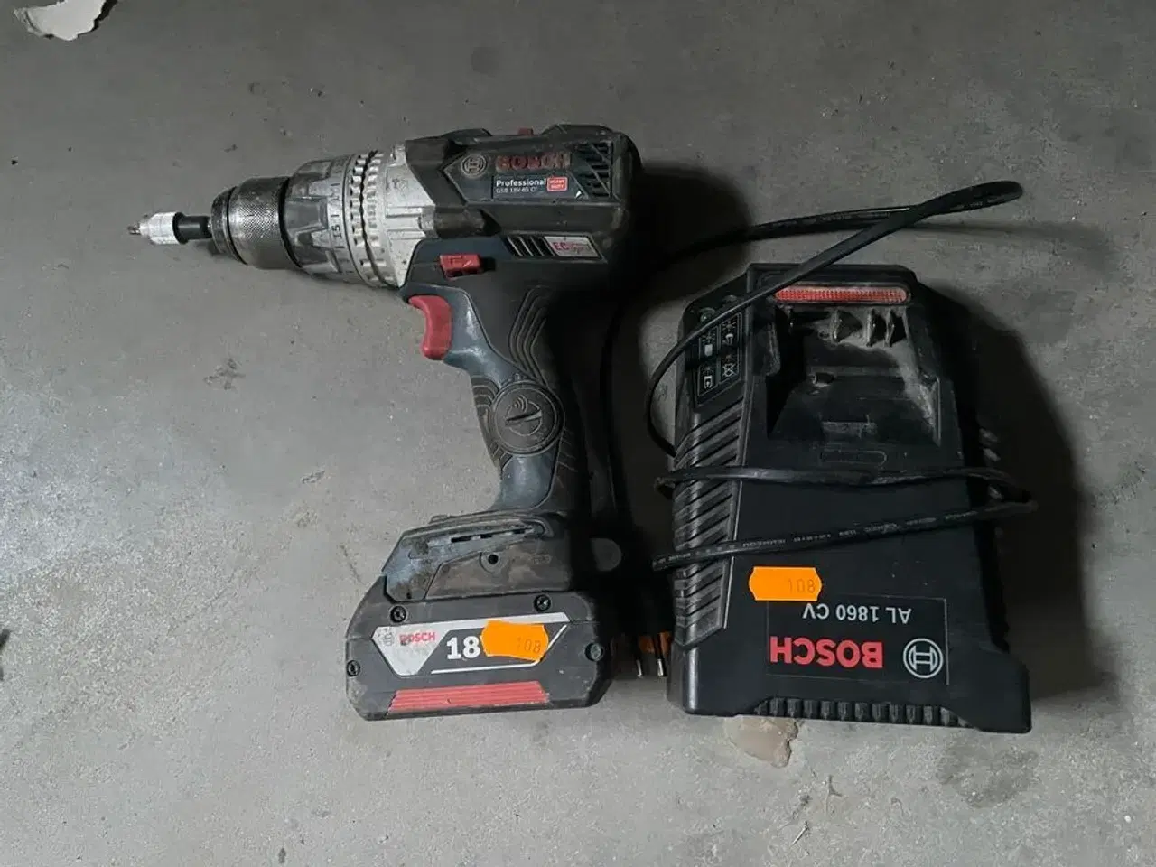 Billede 1 - Skruemaskine BOSCH Med lader og batteri