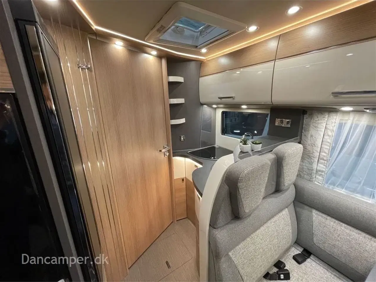 Billede 19 - 2026 - Carthago c-tourer I 145 LE   Design og komfort når det er bedst! MERCEDES 170 Hk, 9-trin aut.gear, adaptiv fartpilot,  4,2/4,5 tons totalvægt
