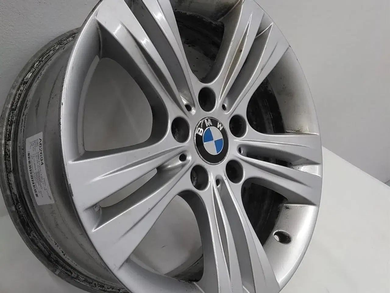 Billede 2 - 17" Alufælg Org. BMW "Doppelspeiche 392" 1stk A62694 F30 F31 F33 F36 F30 LCI F31 LCI