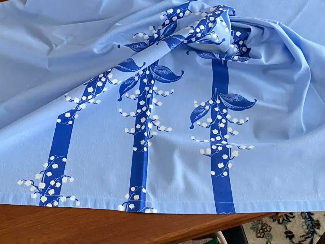 Billede 1 - Lang dug til spisebord