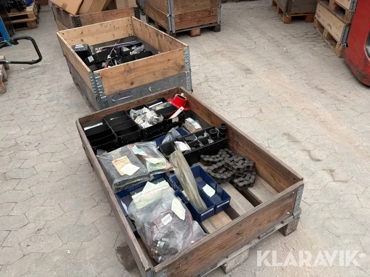 Billede 6 - 6 Paller med assorteret reservedele bl.a. kuglelejre