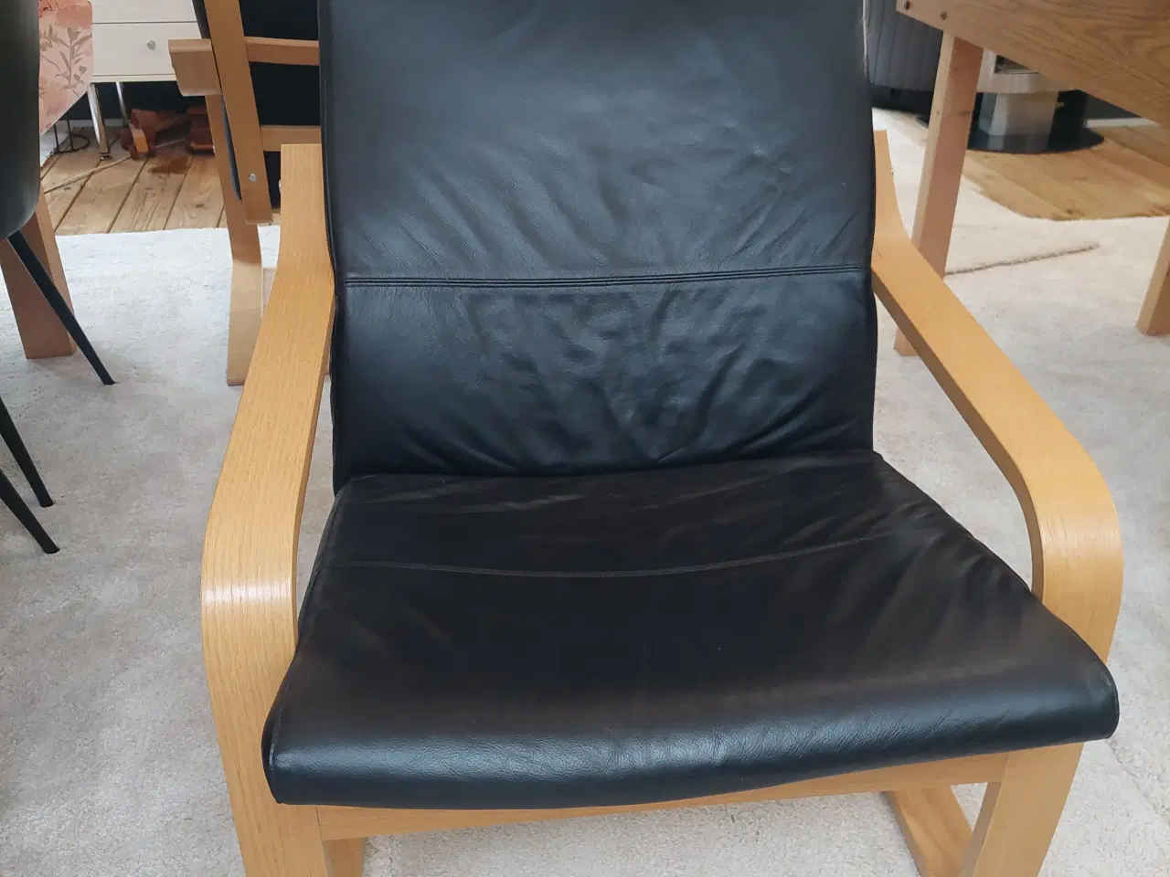 Billede 2 - 2 lænestole i læder/træ og 2 fodskamler