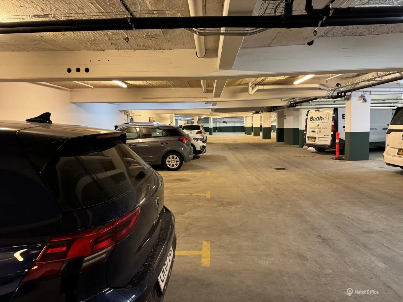 Billede 7 - Parkering i aflåst parkeringskælder med elektriske porte