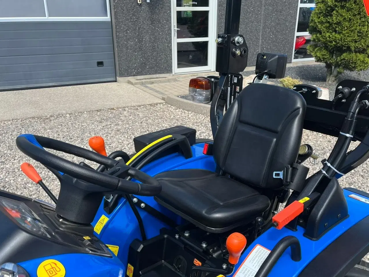 Billede 6 - Solis S26 6+2 Gearmaskine med Servostyring og brede traktorhjul