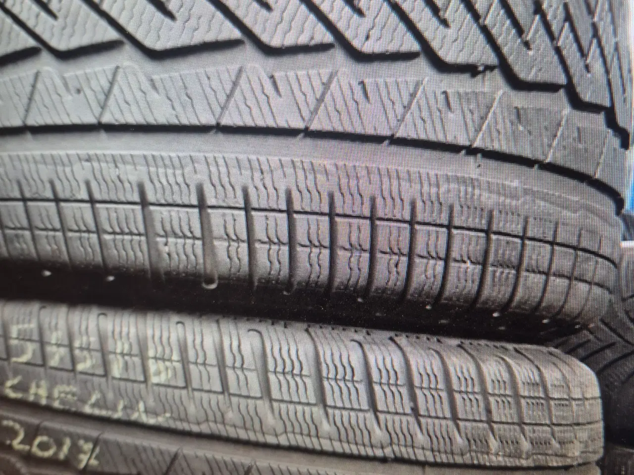 Billede 1 - 235 45 18 Michelin vinterdæk