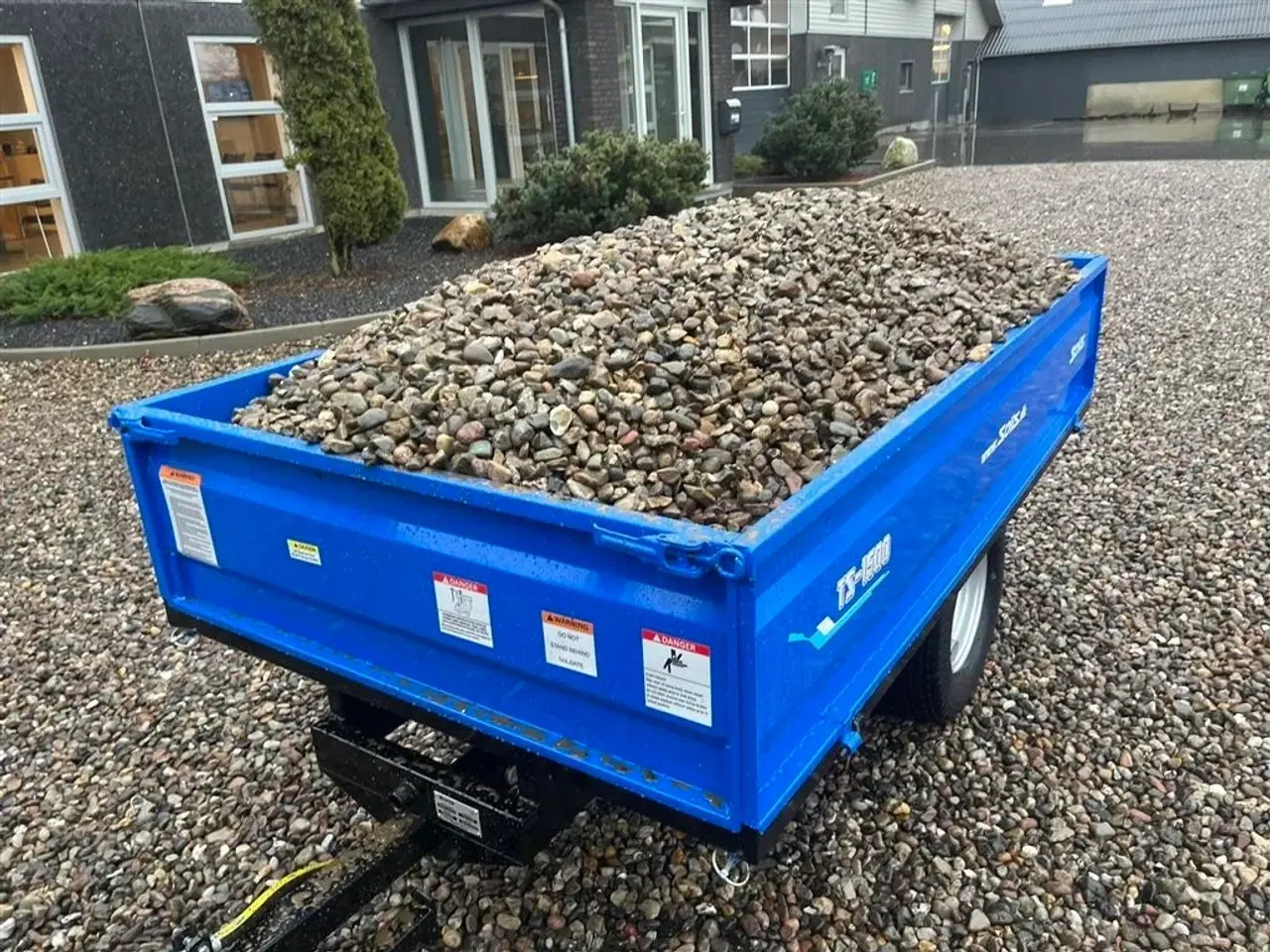 Billede 6 - Solis TS1500 tipvogn med bagtip, aftagelige sider og fine brede dæk.