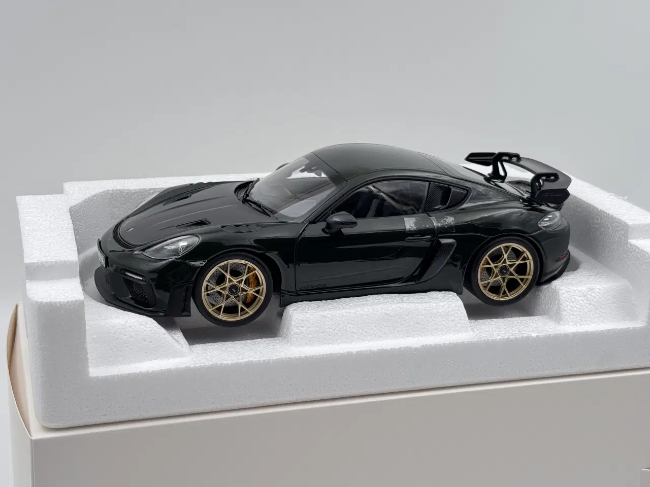 Billede 13 - 2023 Porsche Cayman GT4 RS Weissach Pack 1:18