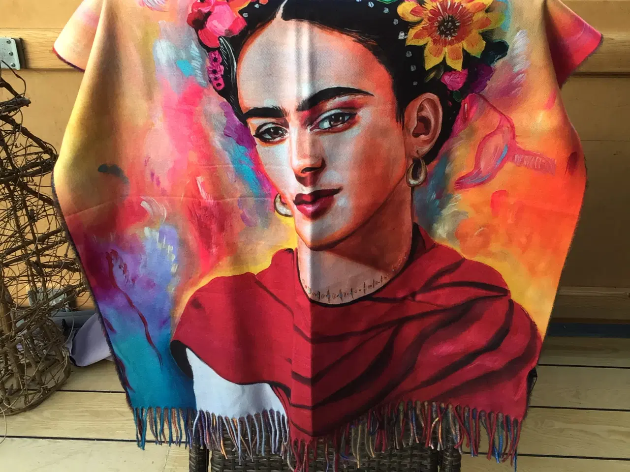 Billede 1 - Tørklæde med Frida Kharlo motiv