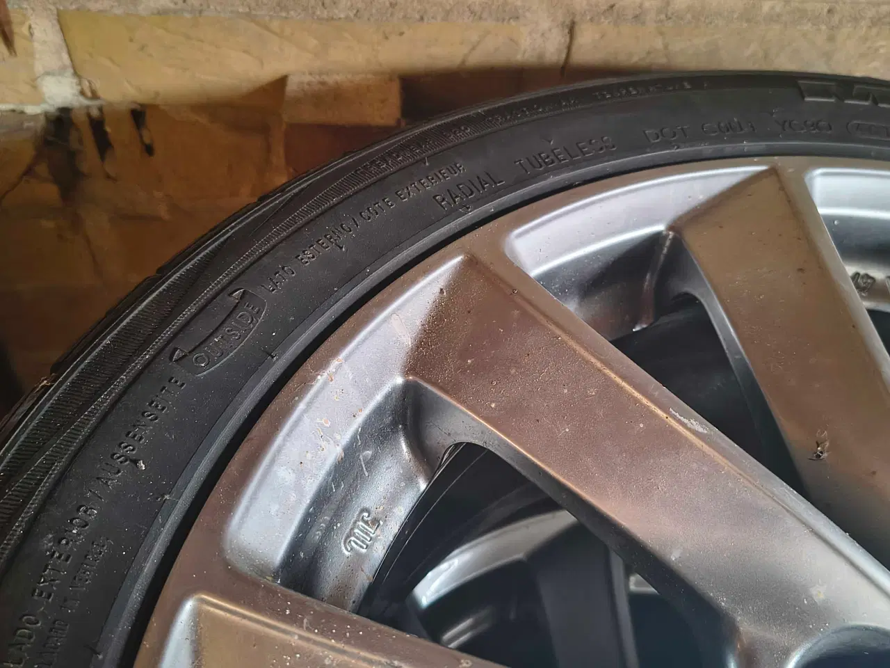 Billede 1 - Dæk med fælge sælges samlet