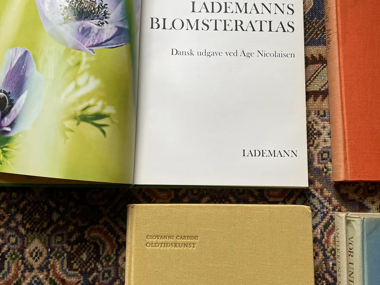 Billede 1 - Lademanns Blomsteratlas - bog af Åge Nicolaisen