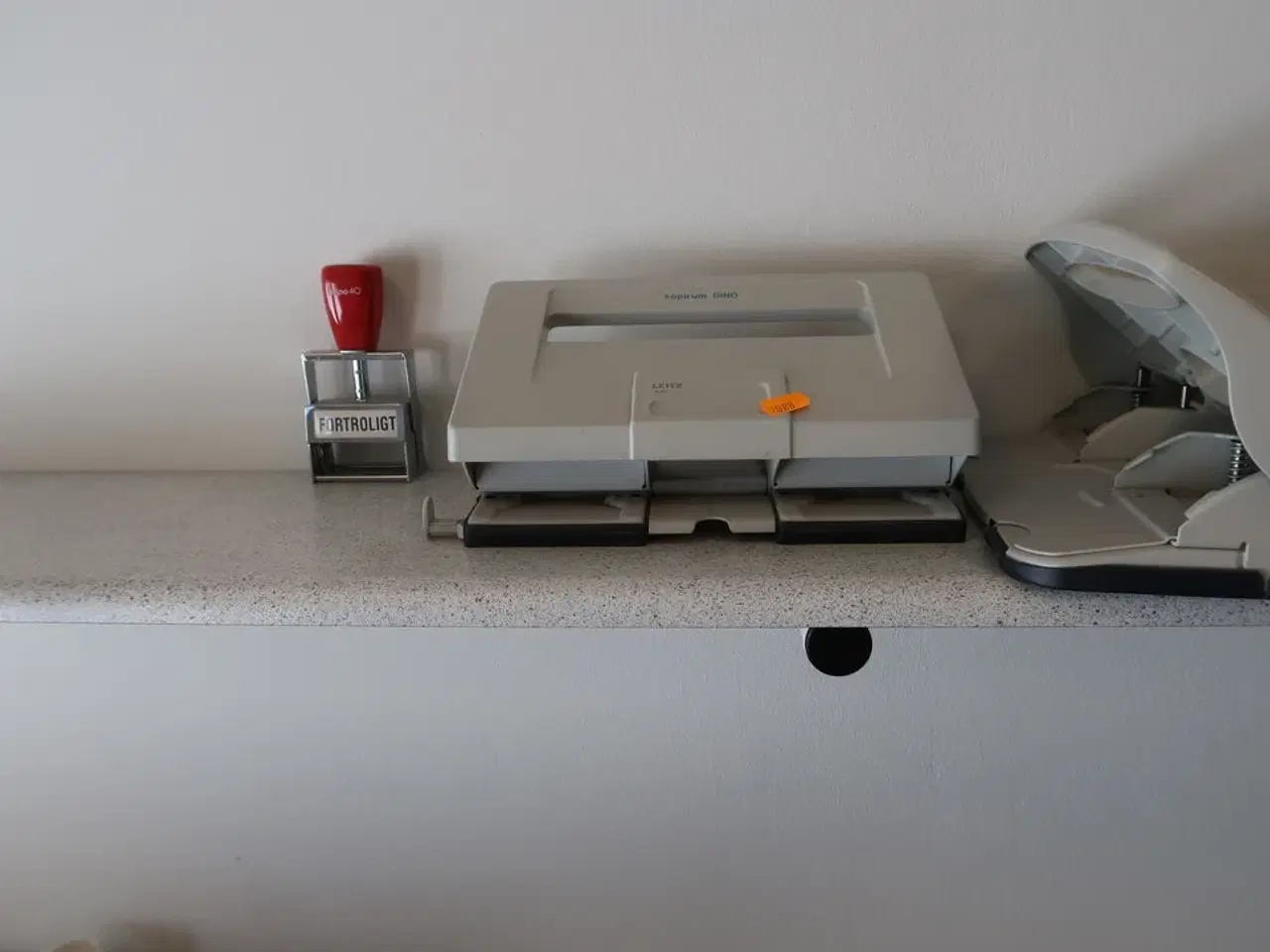 Billede 3 - Hulmaskiner, skæremaskine DAHLE 561, hæftemaskine RAPID 5050electronic