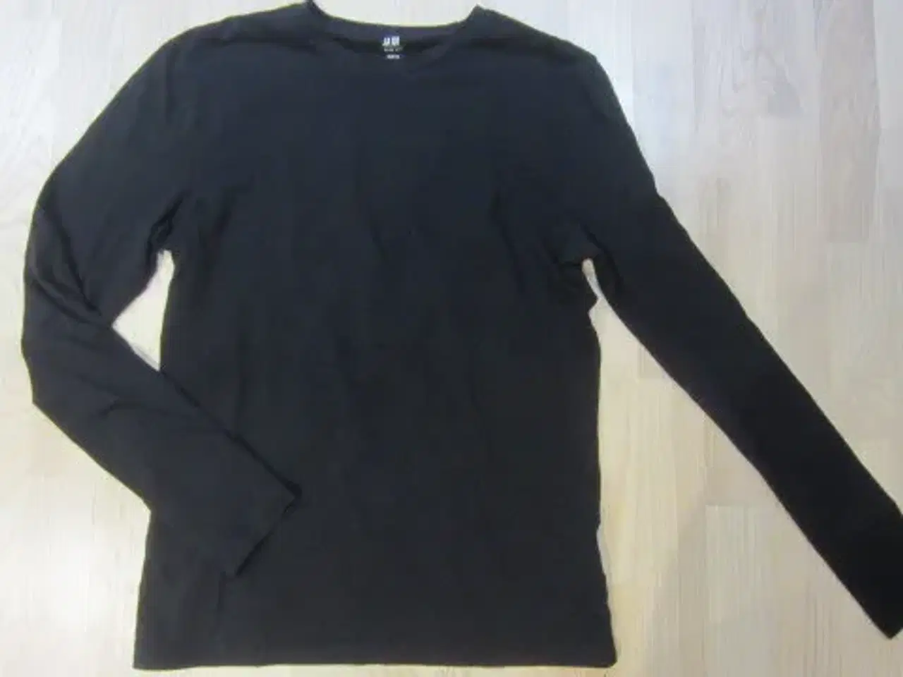 Billede 1 - Str. M, sort elastisk bluse