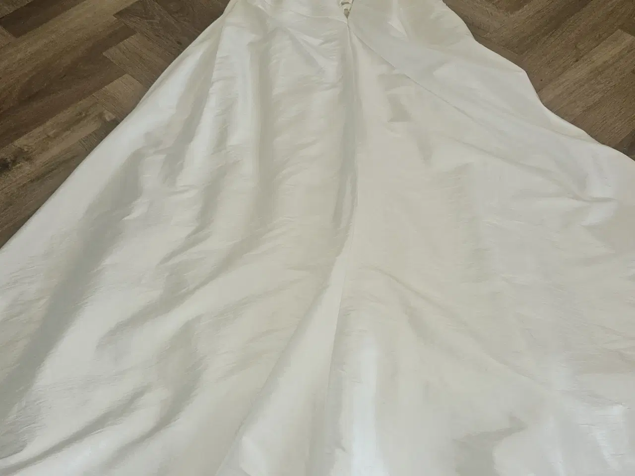 Billede 2 - Brudekjole med underskørt