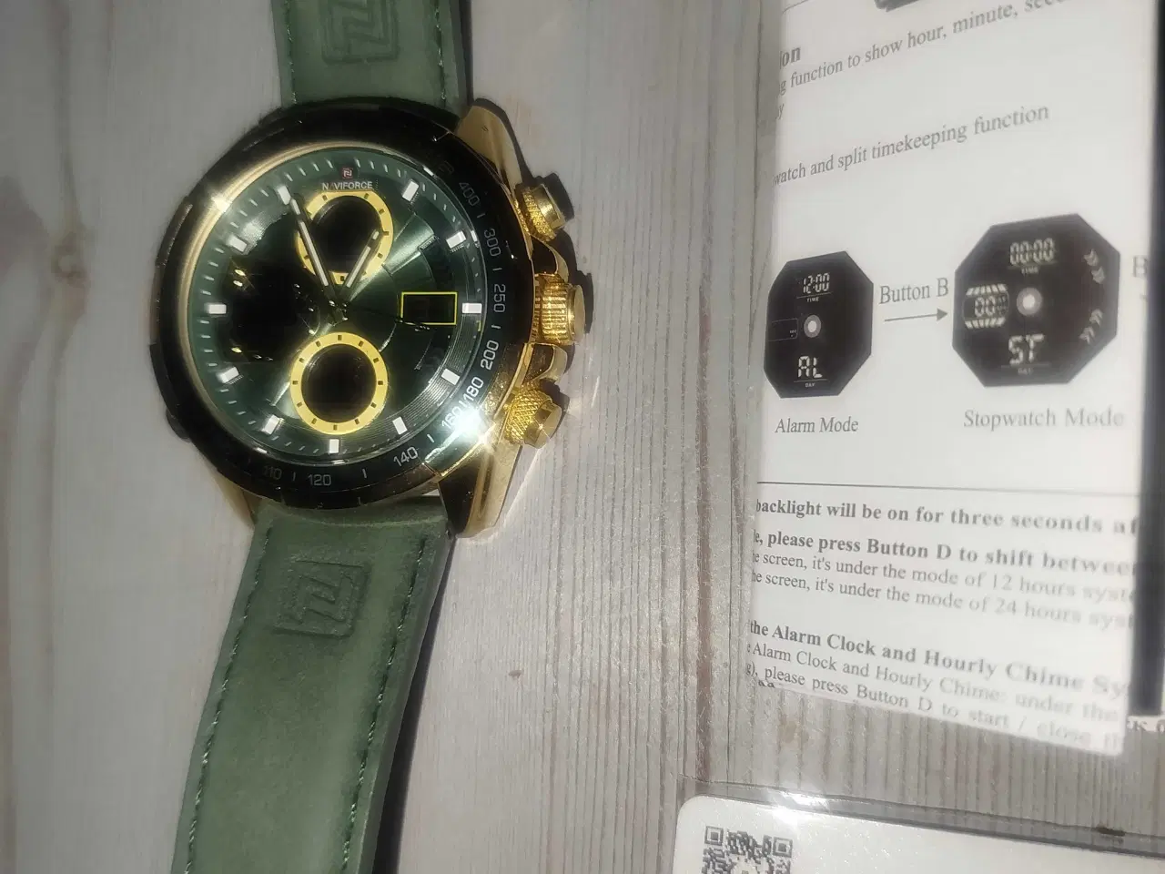 Billede 3 - Flot stort ur med tyk læderrem i en flot armygrøn 