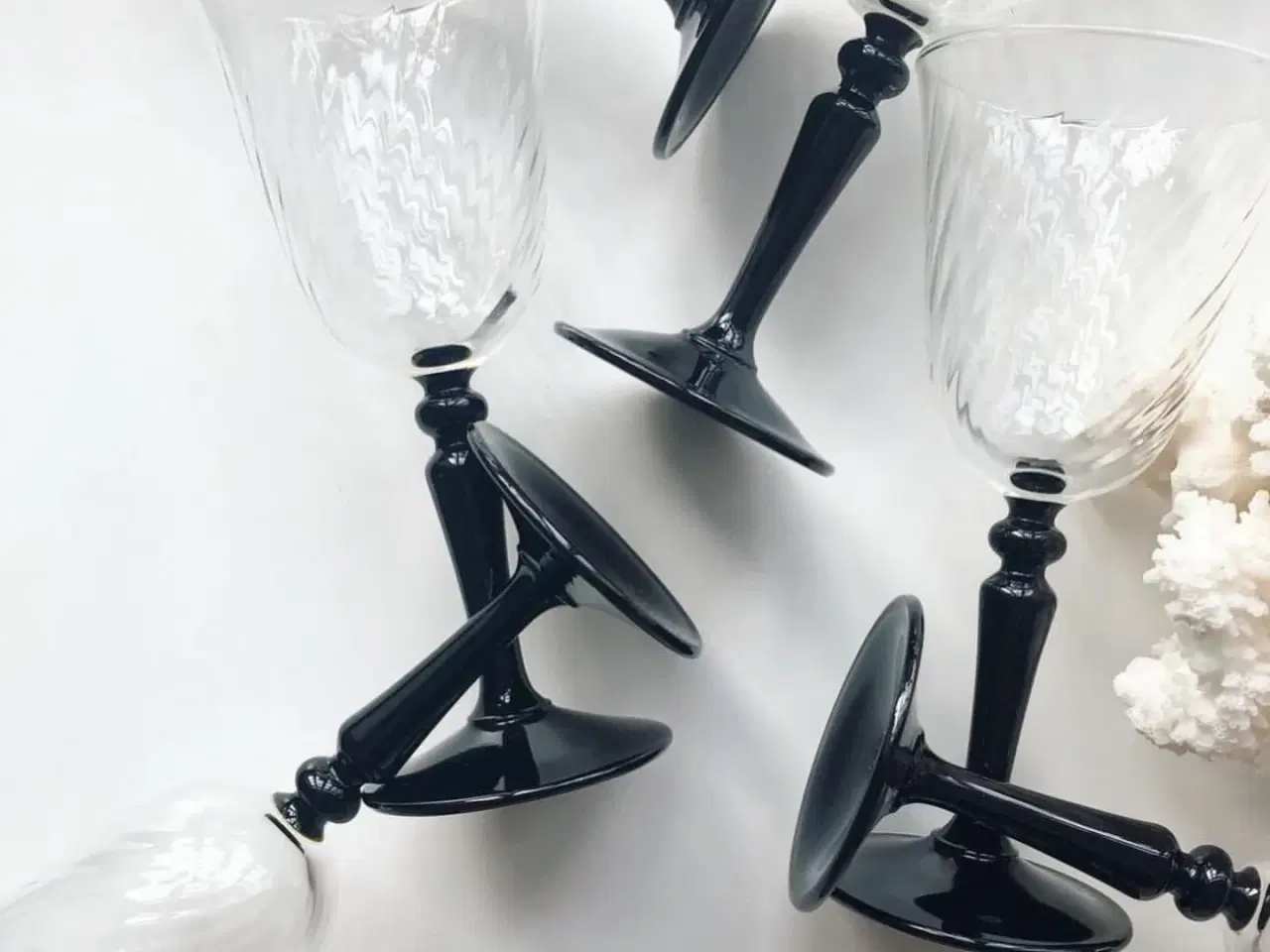 Billede 3 - Luminarc, hvidvin på sort fod m swirl, 9 stk samlet