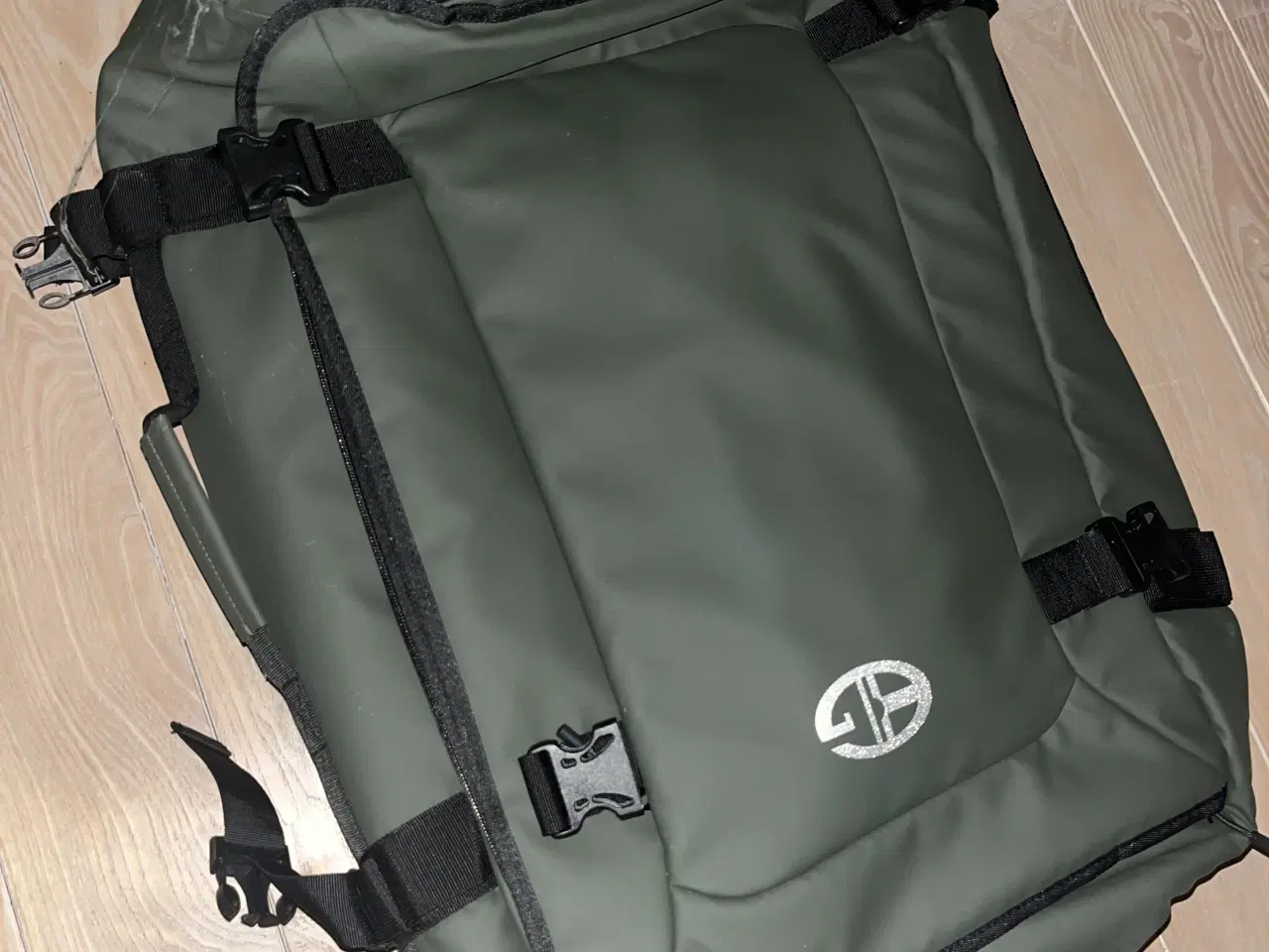 Billede 1 - Stor grøn soft kuffert med 2 hjul og massere plads