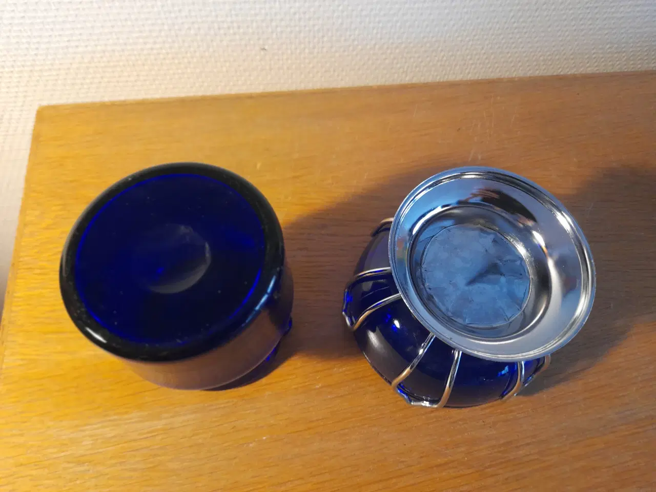 Billede 6 - Blå glasting, skål & kande, velholdte.