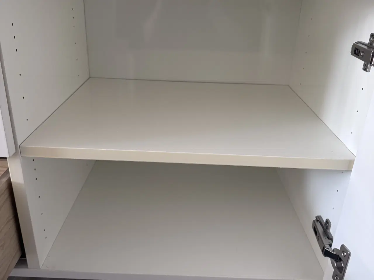 Billede 10 - Højglans hængeskænk – stilren (190 cm)