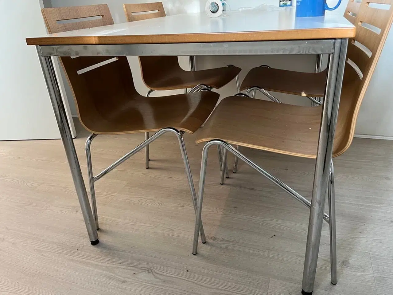 Billede 4 - Spisebord med 4 stk. stole