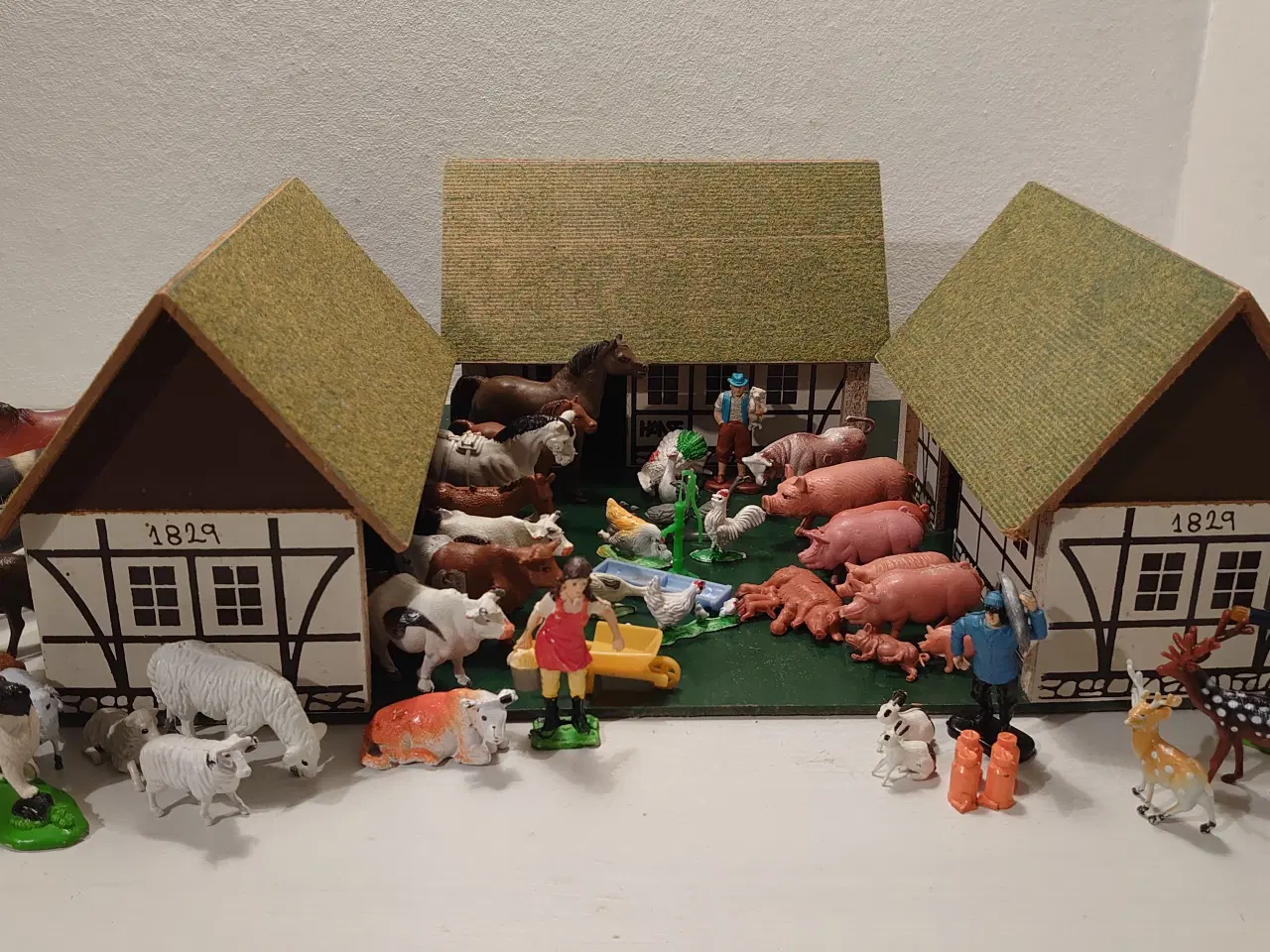 Billede 1 - Vintage "Hanse" træ bondegård med 50 dele. 