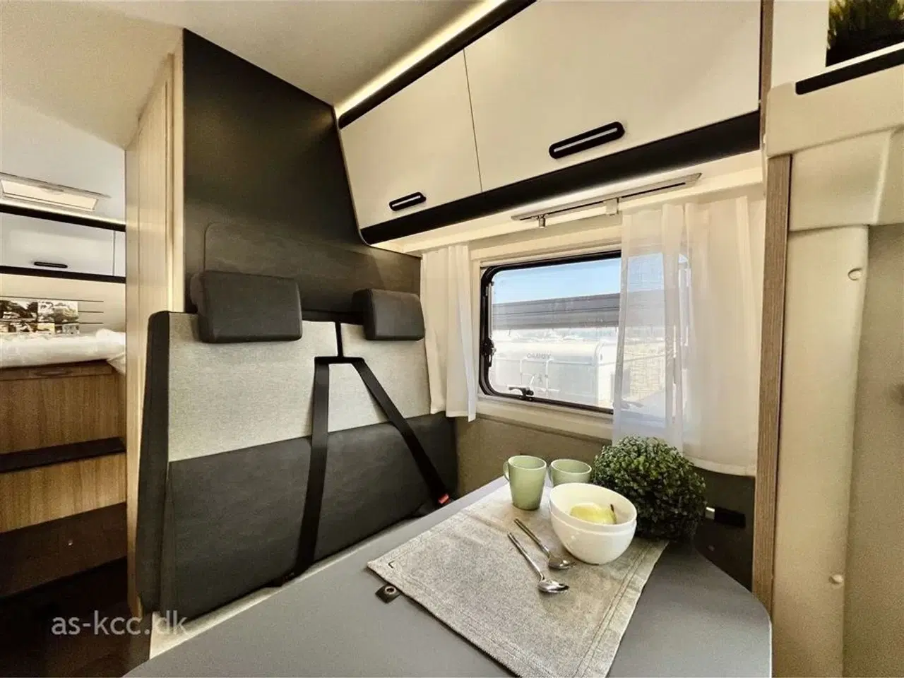 Billede 10 - 2024 - Sun Living S 65 SL   Lille Sun Living Autocamper med to enkelt senge.