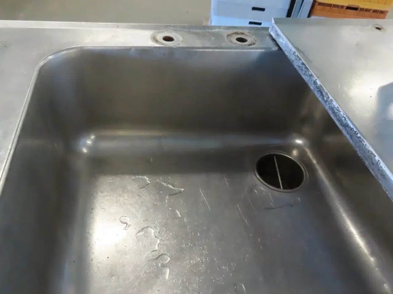 Billede 4 - Stålbord med vask og brusearmatur
