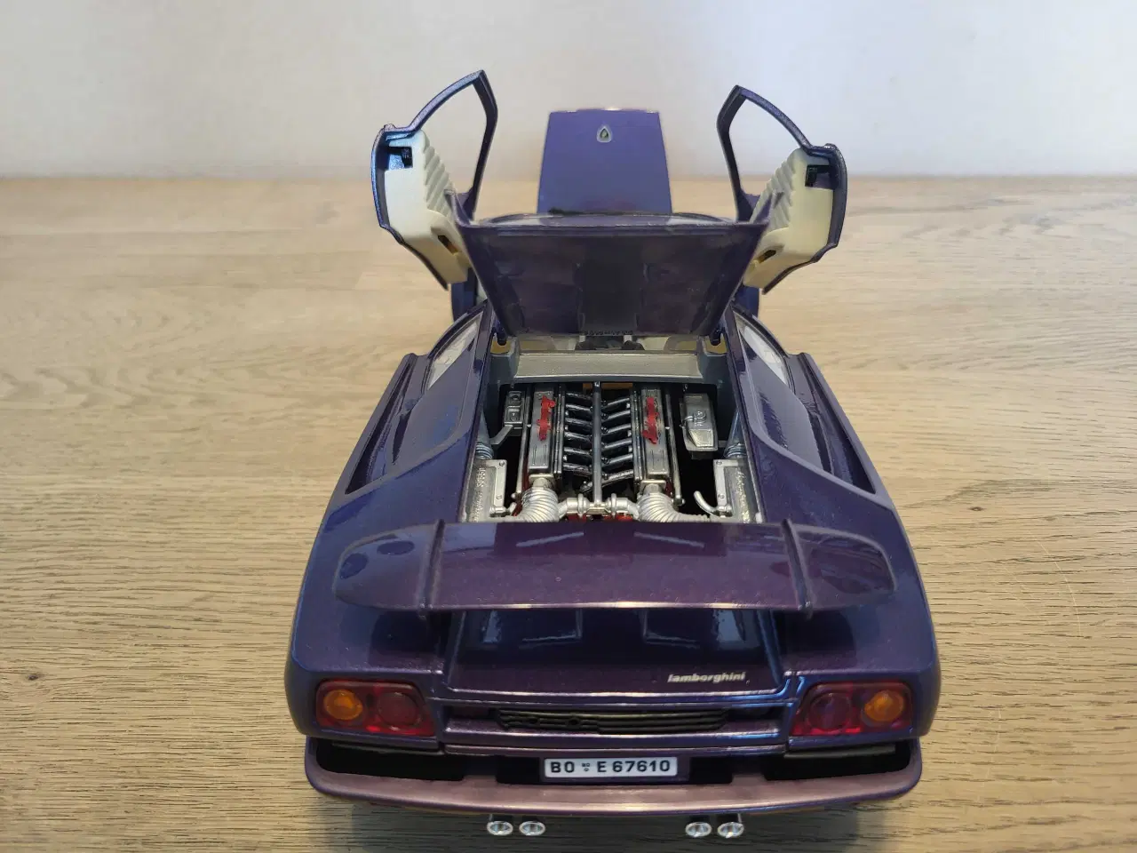 Billede 4 - Modelbil: Lamborghini Diablo 1990.  Skala 1/18.