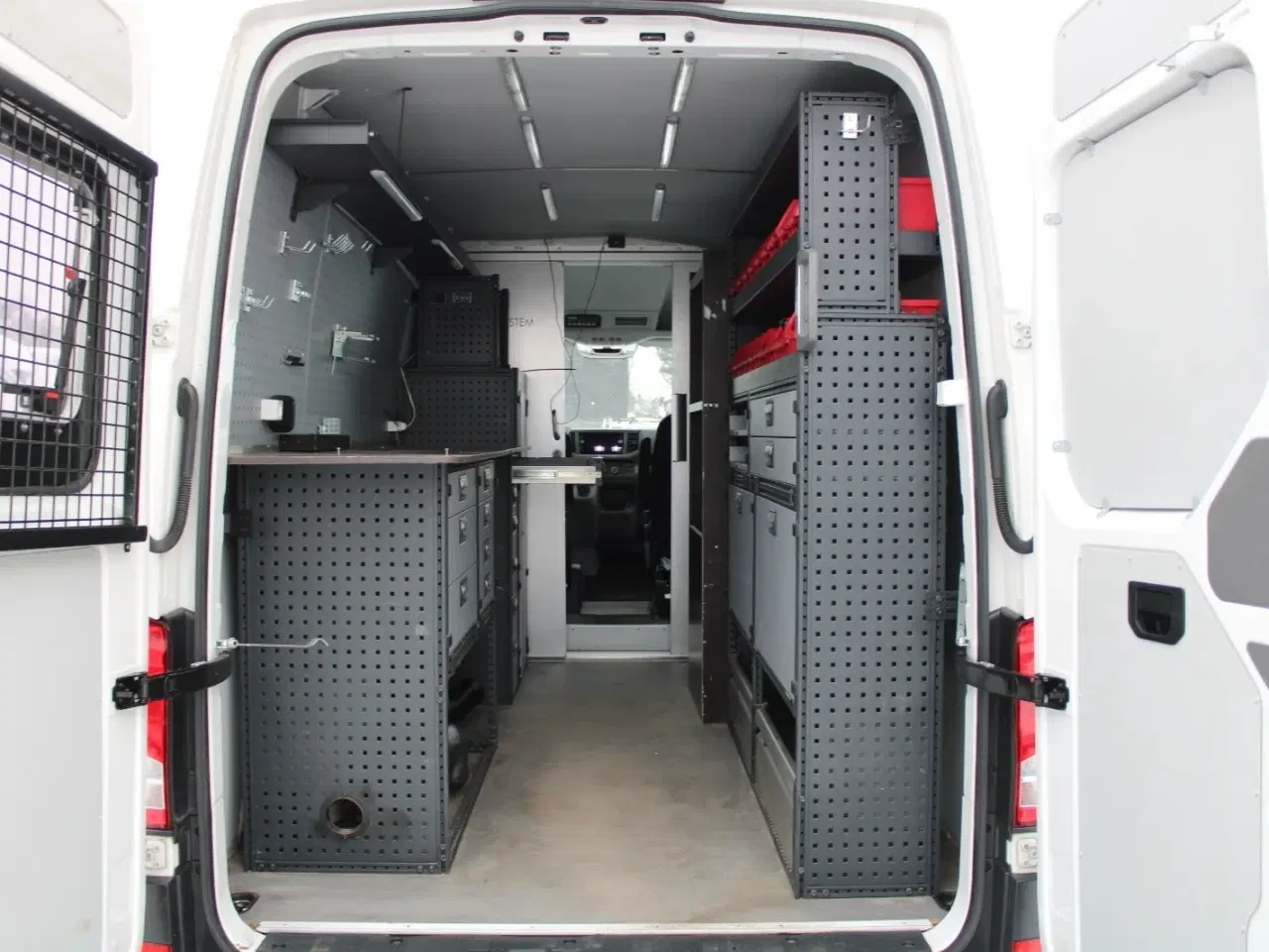 Billede 1 - VW Crafter 35 2,0 TDi 140 Kassevogn L3H2 aut.