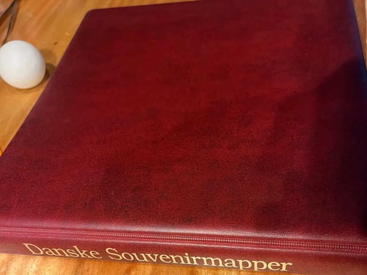 Billede 1 - Mappe til Danske souvenirmapper