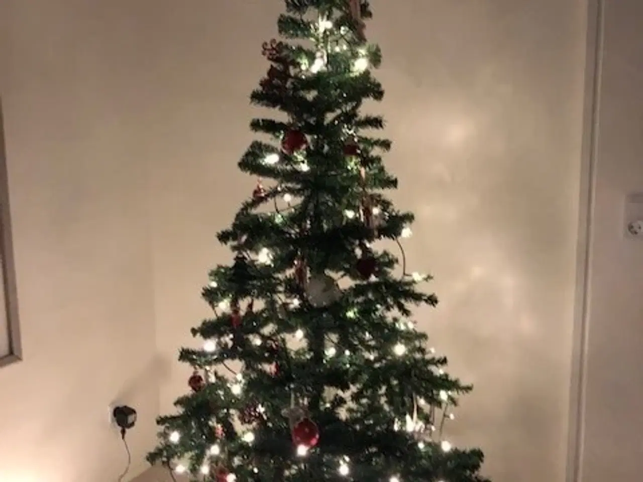 Billede 1 - "KØB NU" Kunstig juletræ 180 cm - Ø nederst 90 cm