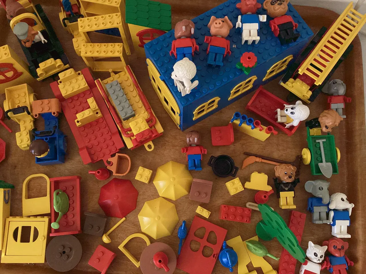 Billede 8 - Lego- Fabuland klodser, garage, køretøjer, figurer