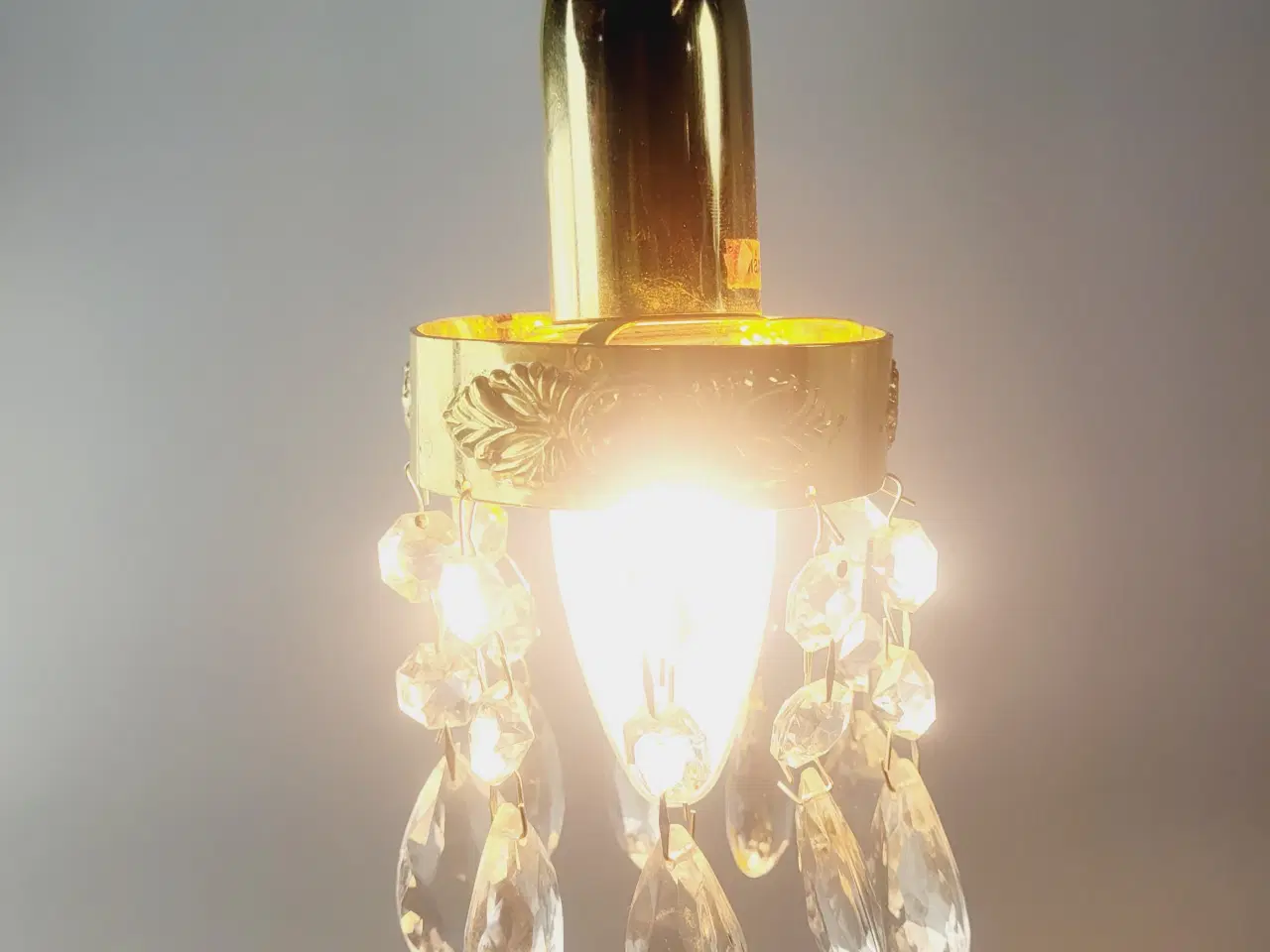 Billede 2 - 2 stk små pendler i messing med prismer