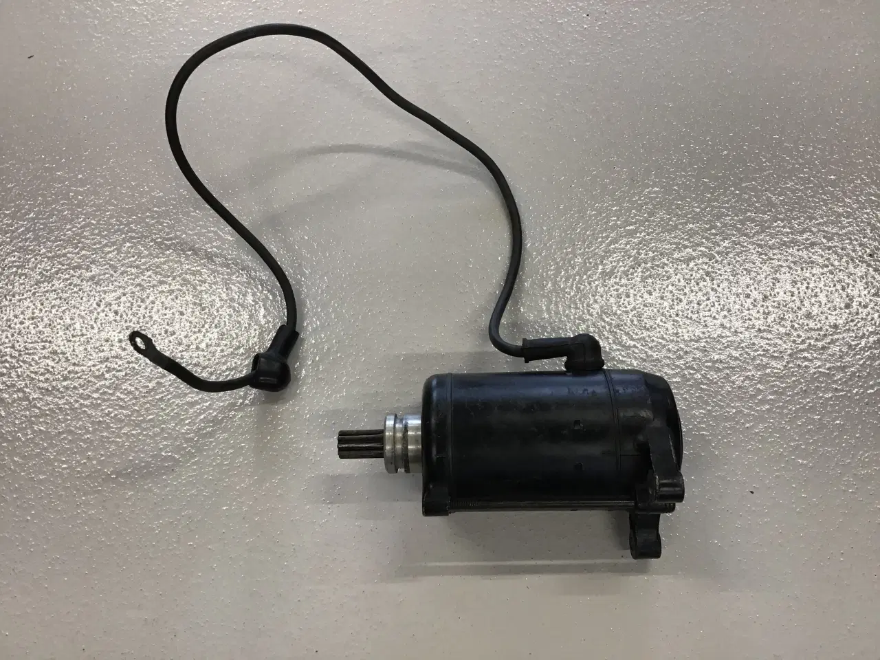 Billede 1 - Mitsuba SM-08 startmotor m kabel