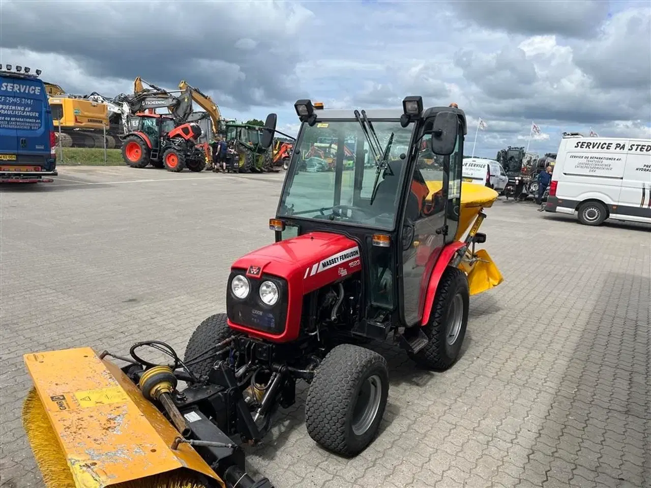 Billede 4 - Massey Ferguson 1523 med kost og saltspreder