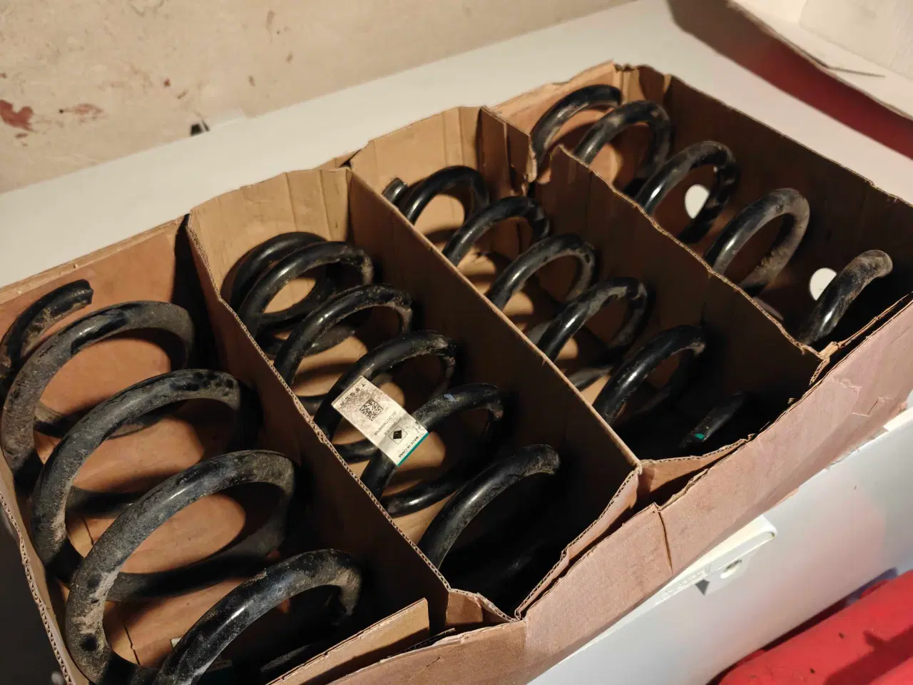 Billede 1 - Fjeder til Tesla model y 2022 frem