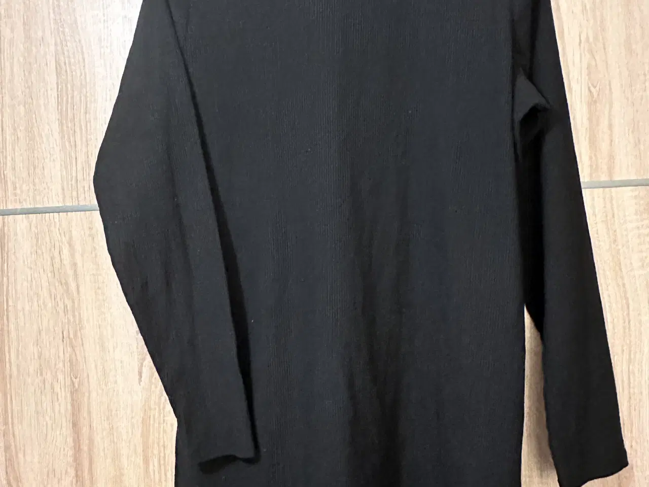 Billede 2 - Sort basic bluse -  str. M