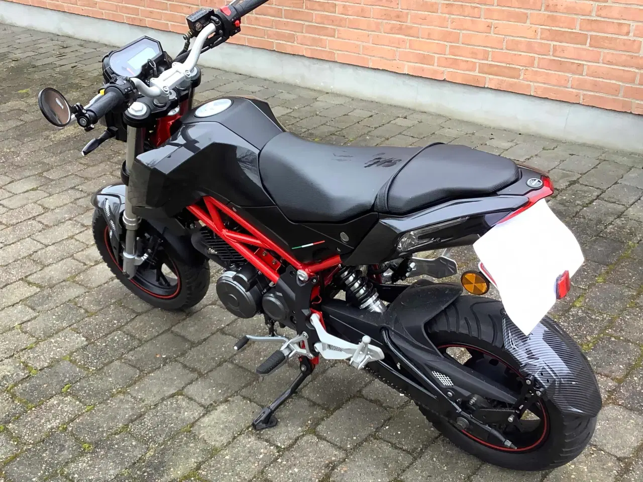 Billede 4 - Benelli TNT 125 velholdt maskine med lavt kilomete