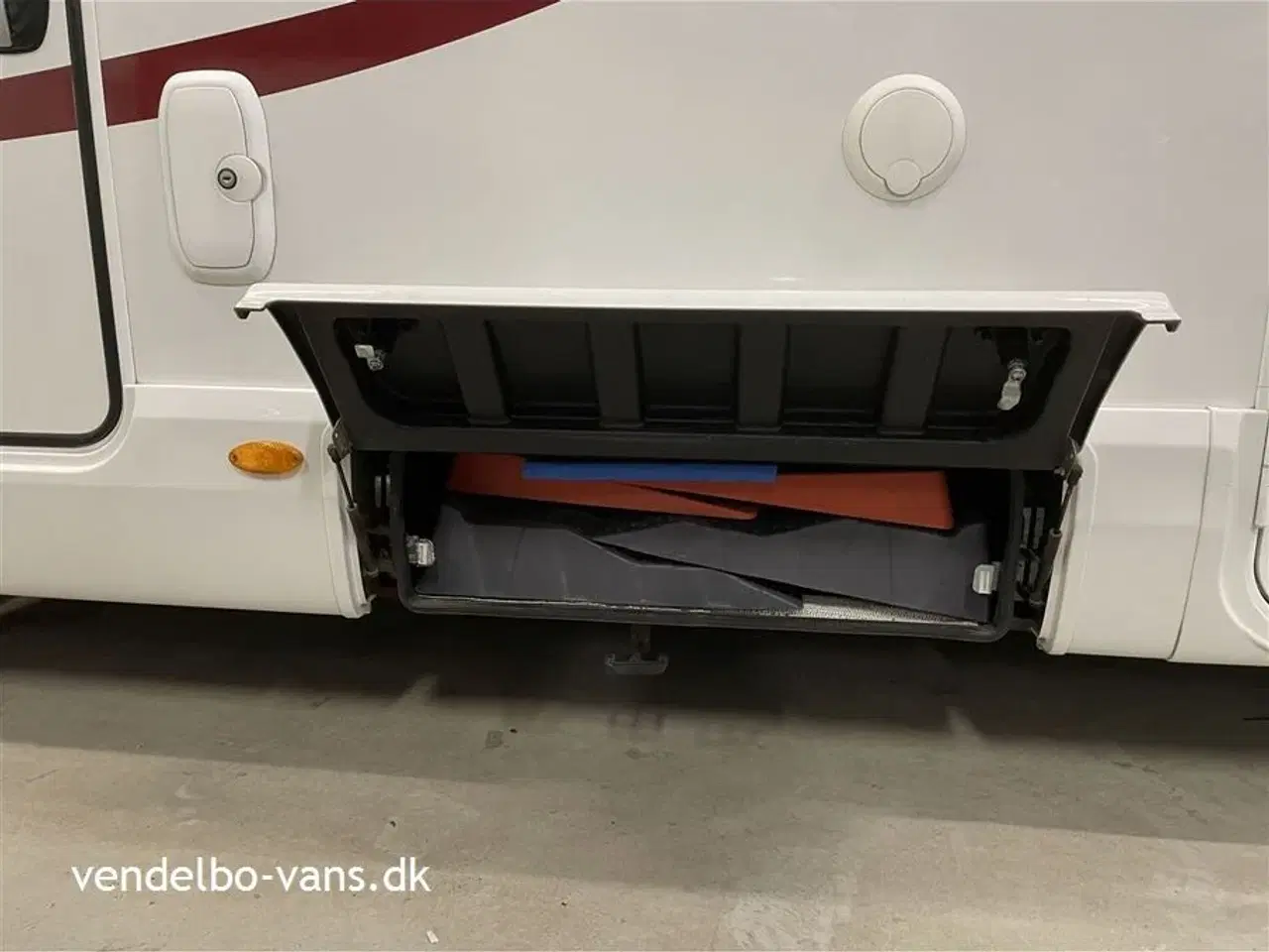 Billede 3 - 2021 - McLouis Nevis 879 G Matic   Højdejusterbar dobbeltseng i bag - stor garage - 160 HK automatgear