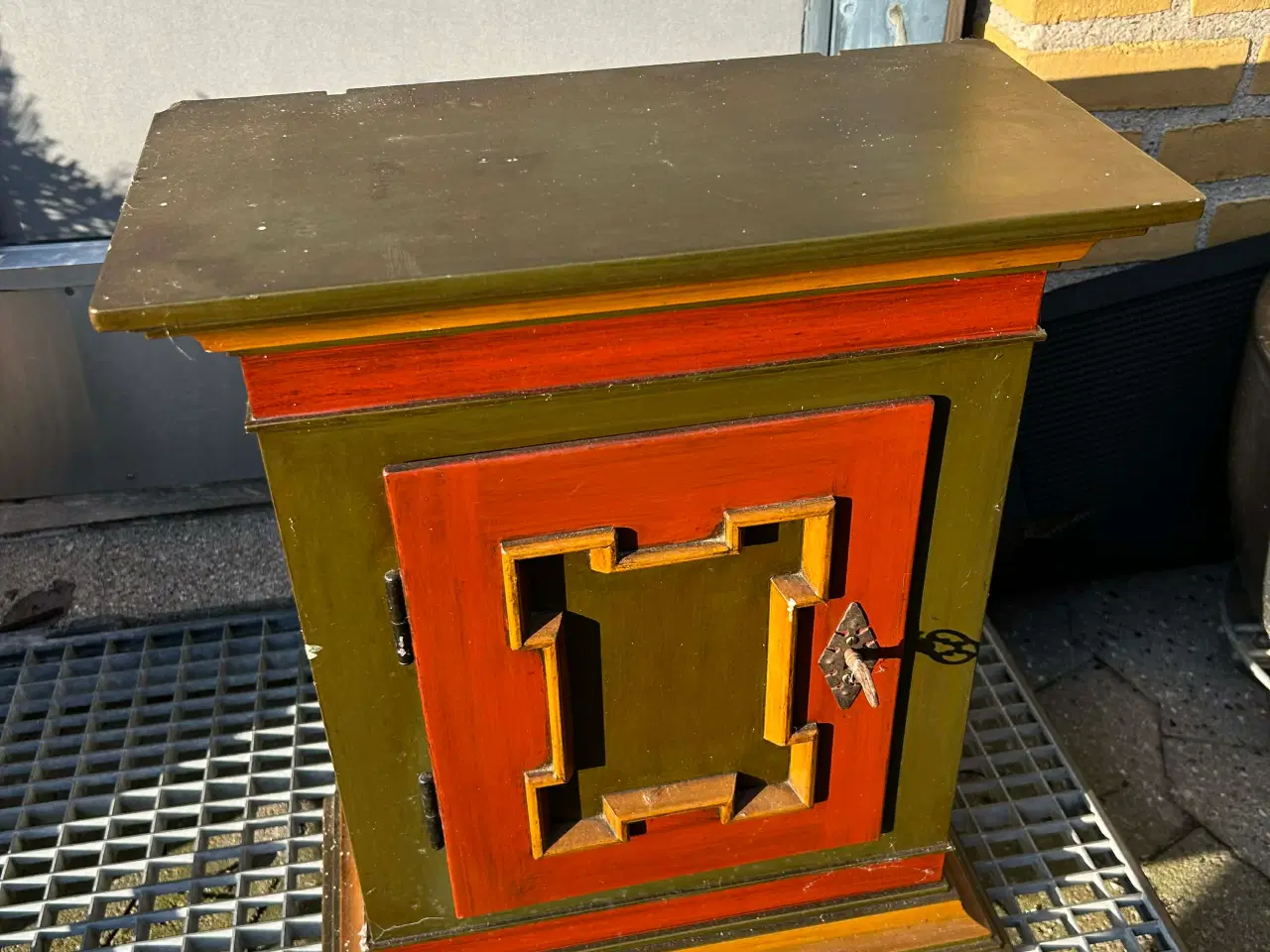 Billede 2 - Gammelt tobaksskab med hemmeligt rum